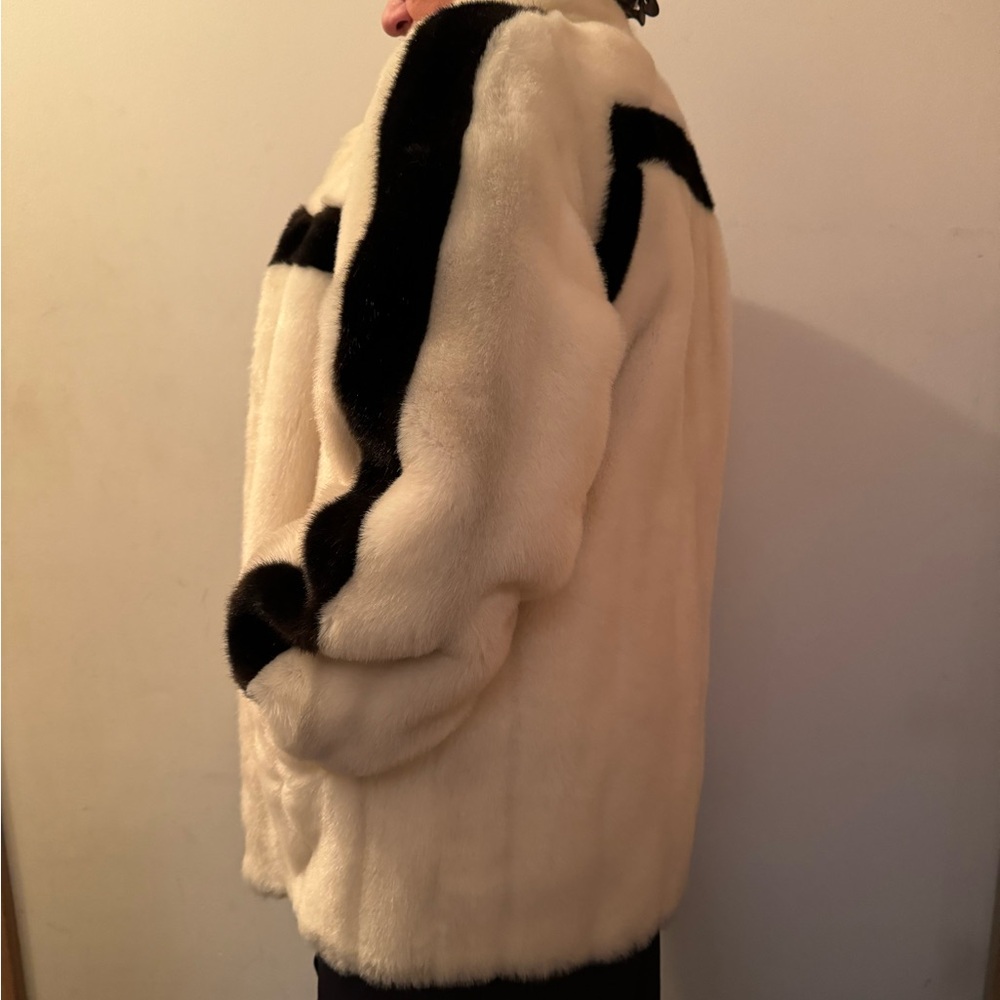Vintage (1978) White Faux Fur Coat with Black Stripe Detail - Picture 16 of 16